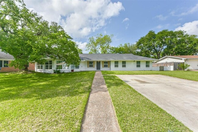 22 13th St N in Texas City, TX - Building Photo - Building Photo