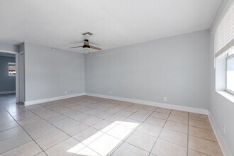 803 NE 3rd St in Boynton Beach, FL - Foto de edificio - Building Photo