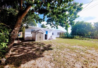 741 NW 116th St in Miami, FL - Building Photo - Building Photo