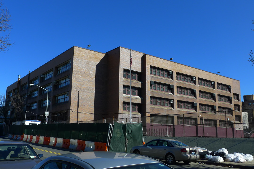 960 Tiffany St in Bronx, NY - Building Photo