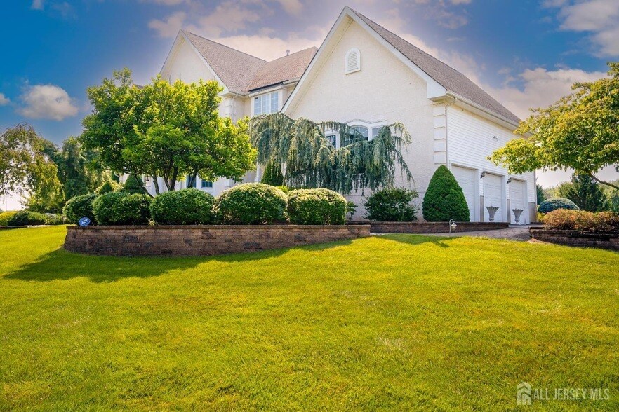 19 Meadowlark Dr, Unit 0809 in Plainsboro, NJ - Building Photo