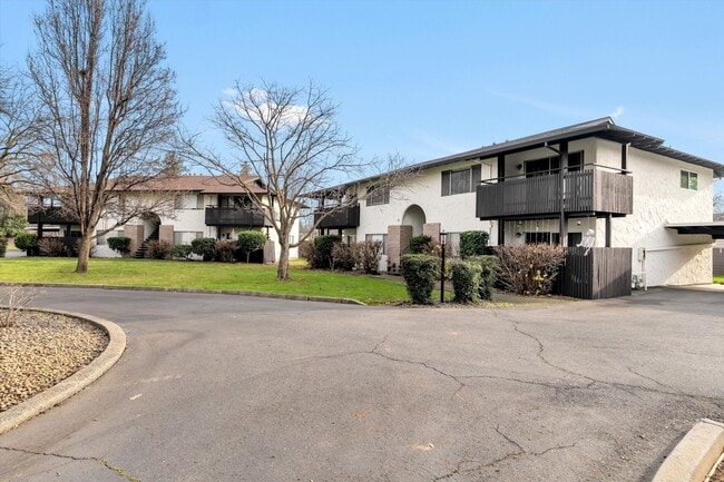 El Sereno Apartments in Chico, CA - Foto de edificio - Building Photo
