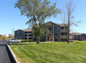 Ravada Hill Apartments in Liverpool, NY - Building Photo - Building Photo