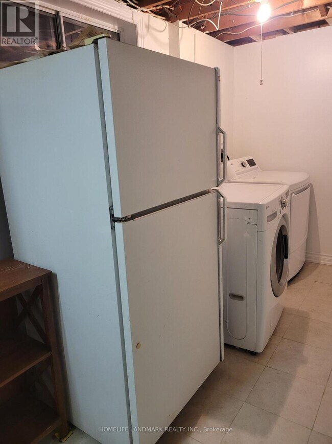 3249 Oakglade Crescent in Mississauga, ON - Building Photo - Building Photo