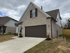 340 Maple St in Oakland, TN - Foto de edificio - Building Photo