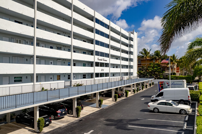 Coastal Terrace in Deerfield Beach, FL - Building Photo - Building Photo