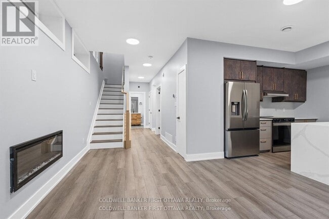 886 Byron Ave in Ottawa, ON - Building Photo - Building Photo