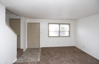 Country View Apartments in Bloomington, IN - Building Photo - Interior Photo