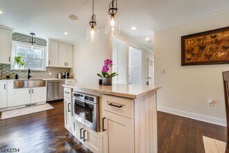 2 Loantaka Way in Madison, NJ - Building Photo - Building Photo