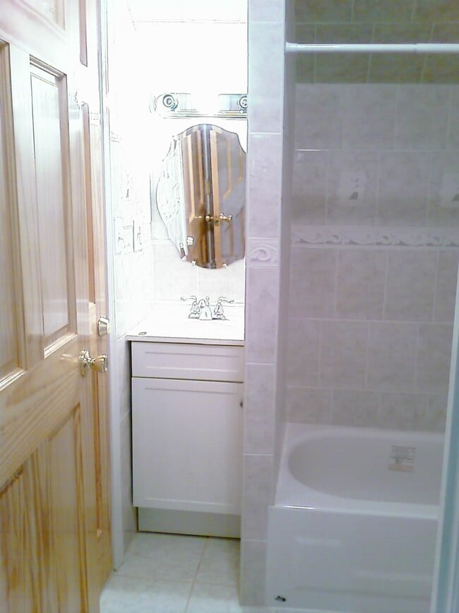 1706 Commonwealth Ave, Unit 3 in Boston, MA - Foto de edificio - Building Photo