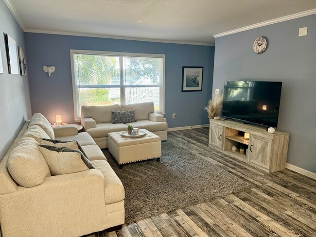 337 W Coleman Blvd