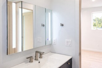 3355 Virginia Ave, Unit #B in Santa Monica, CA - Foto de edificio - Building Photo