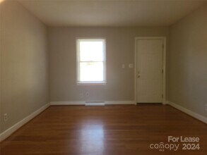 2500 Shamrock Dr-Unit -2 in Charlotte, NC - Building Photo - Building Photo