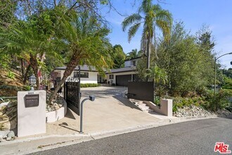 9023 Alto Cedro Dr in Beverly Hills, CA - Building Photo - Building Photo
