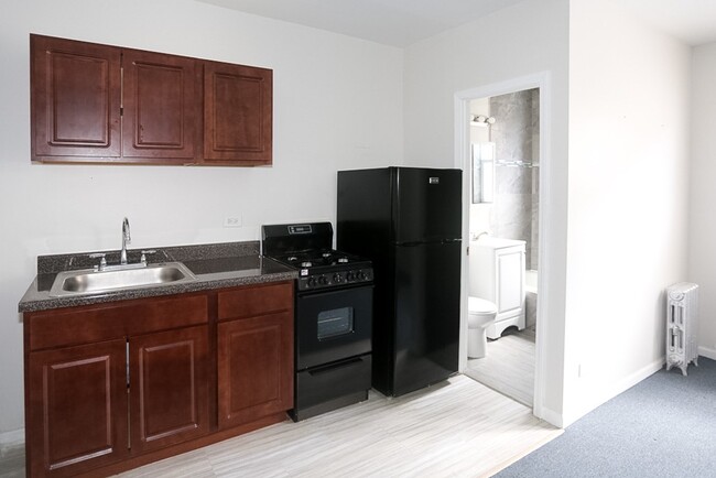 5710 N Winthrop in Chicago, IL - Building Photo - Building Photo
