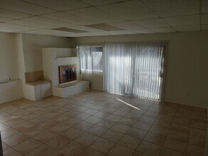 5368 W Falls View Dr in San Diego, CA - Building Photo - Building Photo