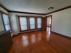 421 W Oakland Ave in Port Washington, WI - Building Photo - Building Photo