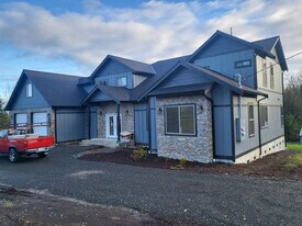 16031 WA-9 in Snohomish, WA - Building Photo