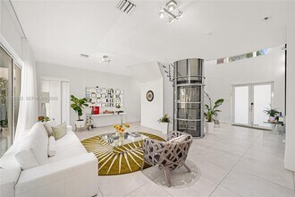 7515 NW 99th Ave in Tamarac, FL - Building Photo - Building Photo