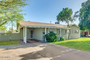3819 W Golden Ln in Phoenix, AZ - Building Photo