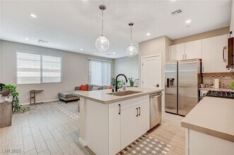 9276 Desert Pearl Ave in Las Vegas, NV - Building Photo - Building Photo