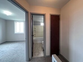 4501 Bataan Ave in Clairton, PA - Foto de edificio - Building Photo