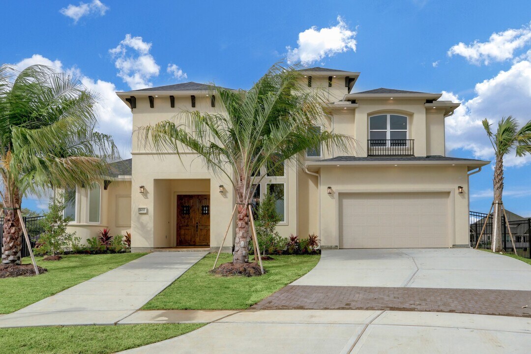 602 Appia Dr in Kemah, TX - Building Photo
