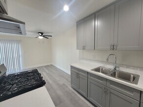 14609 Saticoy St in Los Angeles, CA - Building Photo - Building Photo