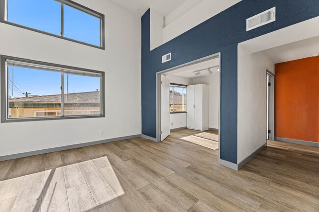 1540 S Fairfax Ave in Los Angeles, CA - Building Photo - Building Photo