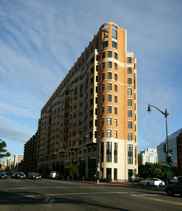 400 Massachusetts Ave NW in Washington, DC - Building Photo