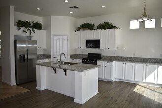 19 Striped Moss Ct in Roseville, CA - Building Photo - Building Photo