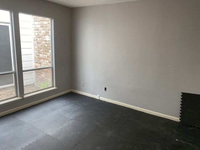 property at 5 Bendwood Dr