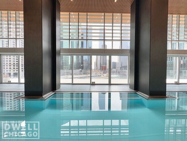 322 N Orleans St, Unit 2 in Chicago, IL - Foto de edificio - Building Photo