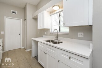 12418 Hidden Brook Dr in Tampa, FL - Foto de edificio - Building Photo