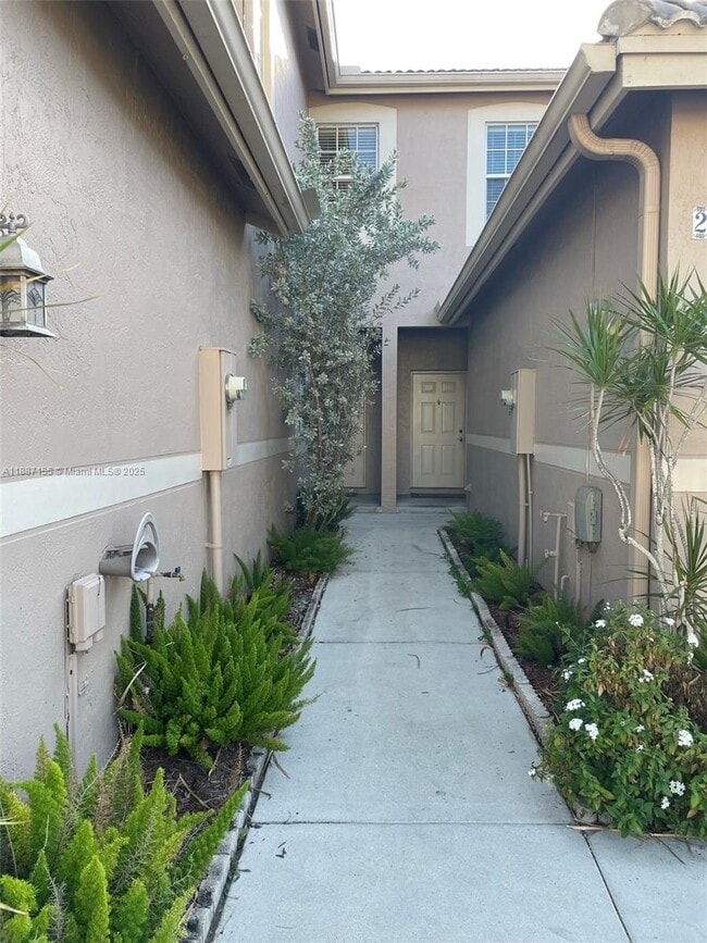 2040 Pompeii Ct in Weston, FL - Building Photo - Building Photo