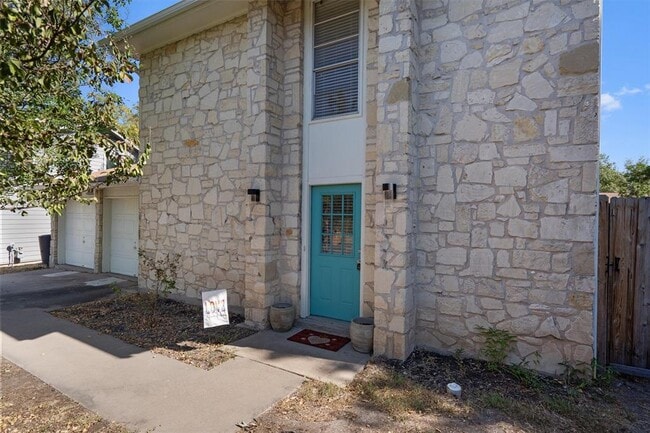 8309 Beaver Brook Ln in Austin, TX - Building Photo - Building Photo