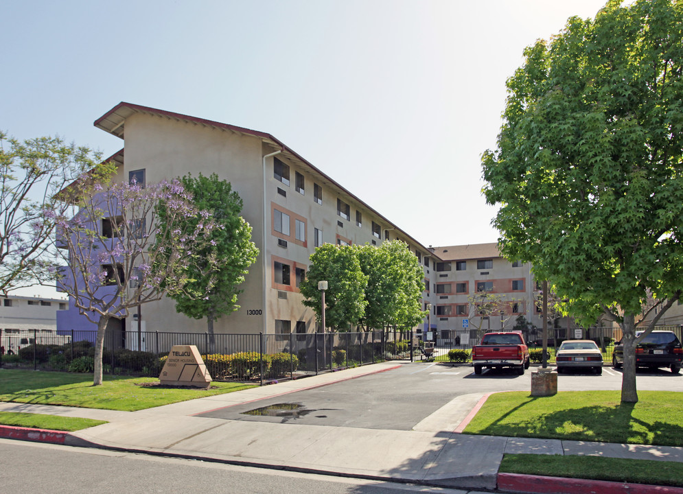 TELACU Senior Housing in Hawthorne, CA - Foto de edificio