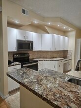 1208 Clays Trl in Oldsmar, FL - Foto de edificio - Building Photo