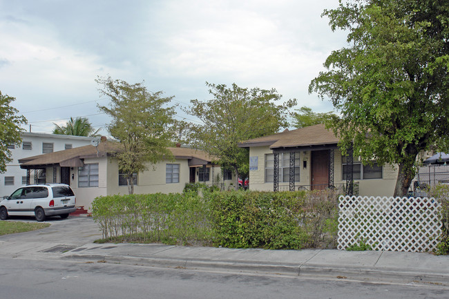 247 NW 47th Ave in Miami, FL - Building Photo - Building Photo