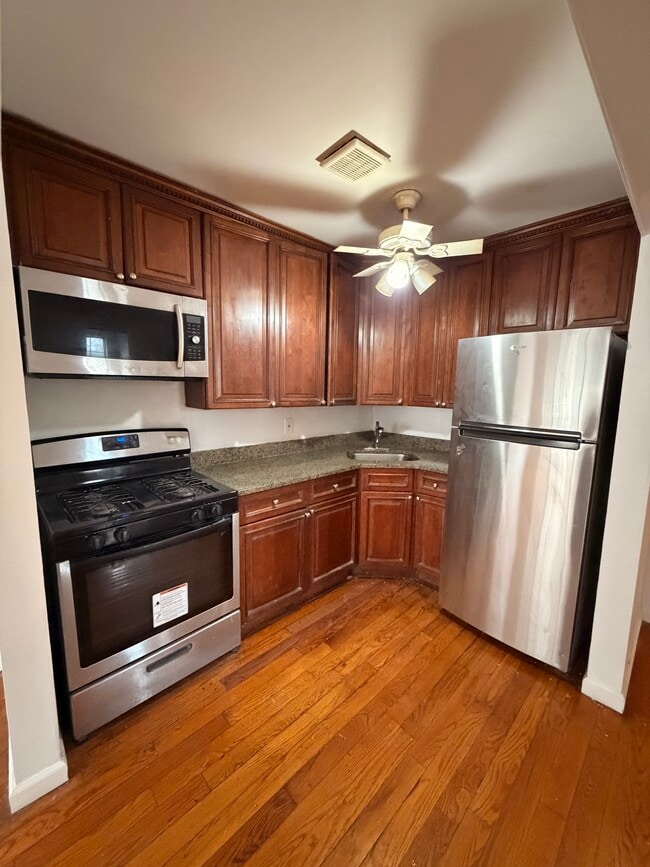 600 Thwaites Pl, Unit 2 in Bronx, NY - Foto de edificio - Building Photo