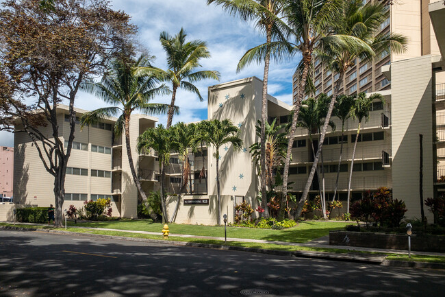 The Continental Plaza in Honolulu, HI - Building Photo - Building Photo