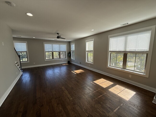 942 Riverside Dr in Nashville, TN - Foto de edificio - Building Photo