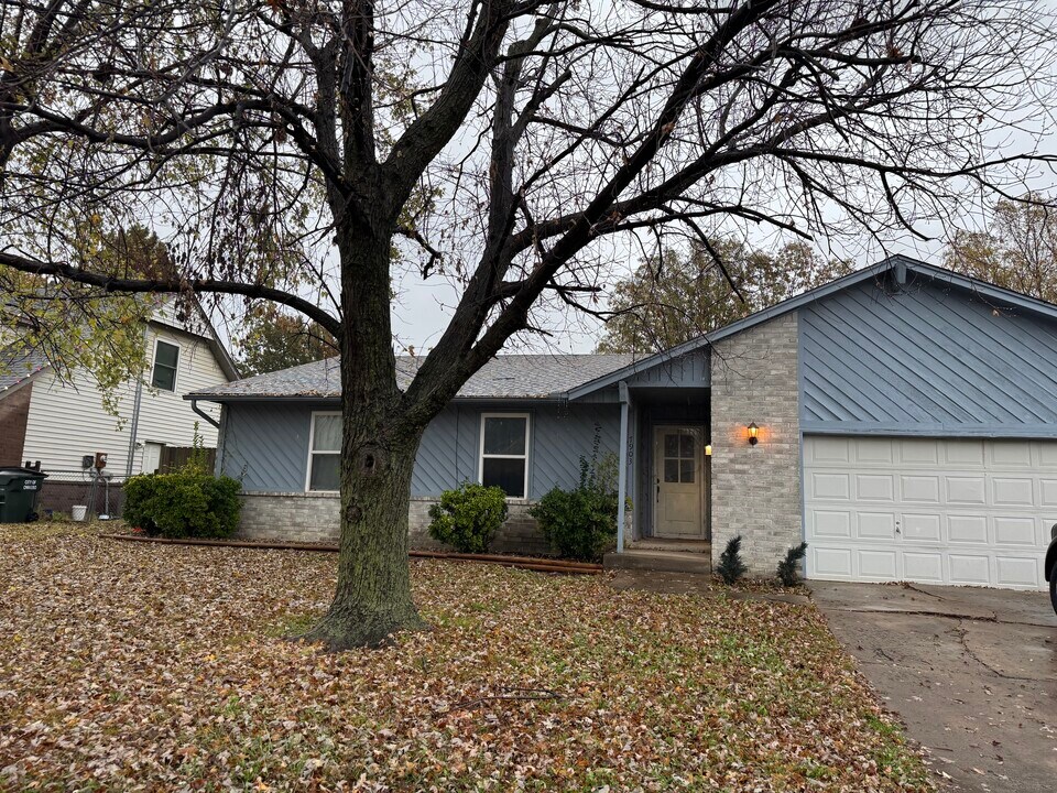 7903 N 122nd East Ave in Owasso, OK - Foto de edificio