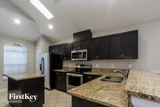 616 Sunset Beach Ct in Valrico, FL - Building Photo - Building Photo