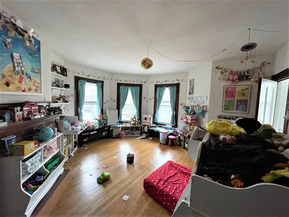 126 Harvard St, Unit 2 in Brookline, MA - Foto de edificio