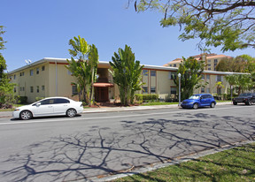 12 Alhambra Cor Apartments