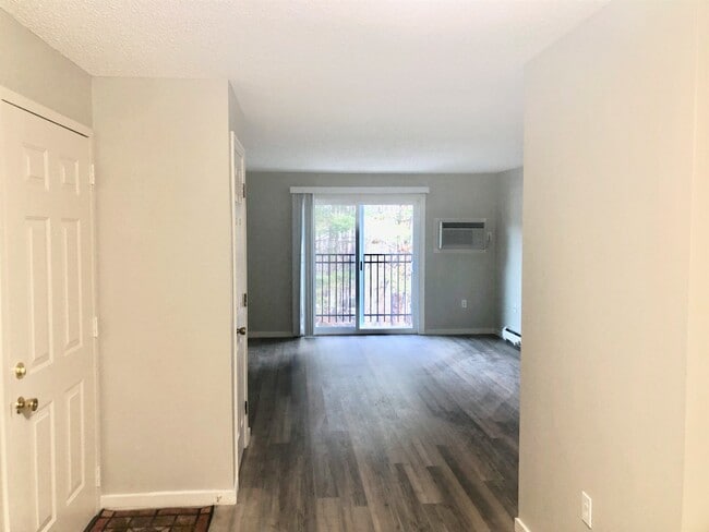 property at 5 Oak Hill Ln