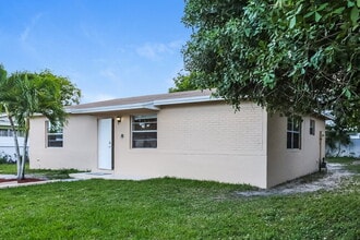 18940 NW 33rd Pl in Miami Gardens, FL - Building Photo - Building Photo