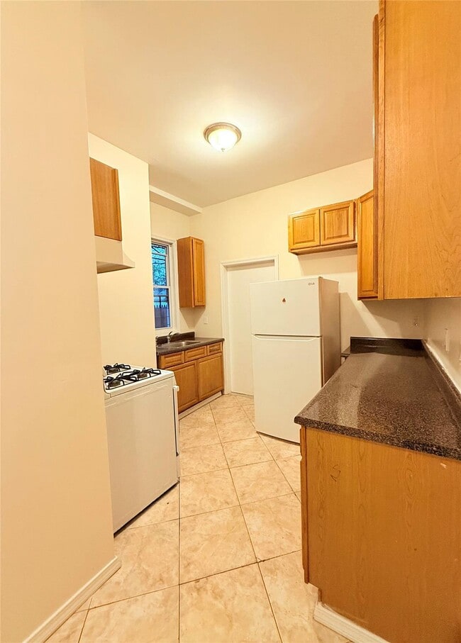 26 Linden St in Yonkers, NY - Building Photo - Building Photo