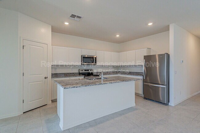6450 W Magdalena Ln in Phoenix, AZ - Building Photo - Building Photo